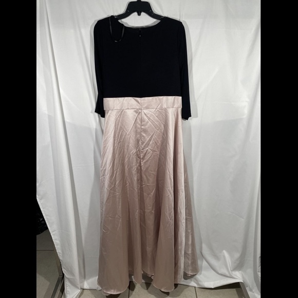 NWT XSCAPE [ PLUS Size‎ 16W] 3/4 Sleeve Satin Ball Gown in Black - Picture 8 of 12